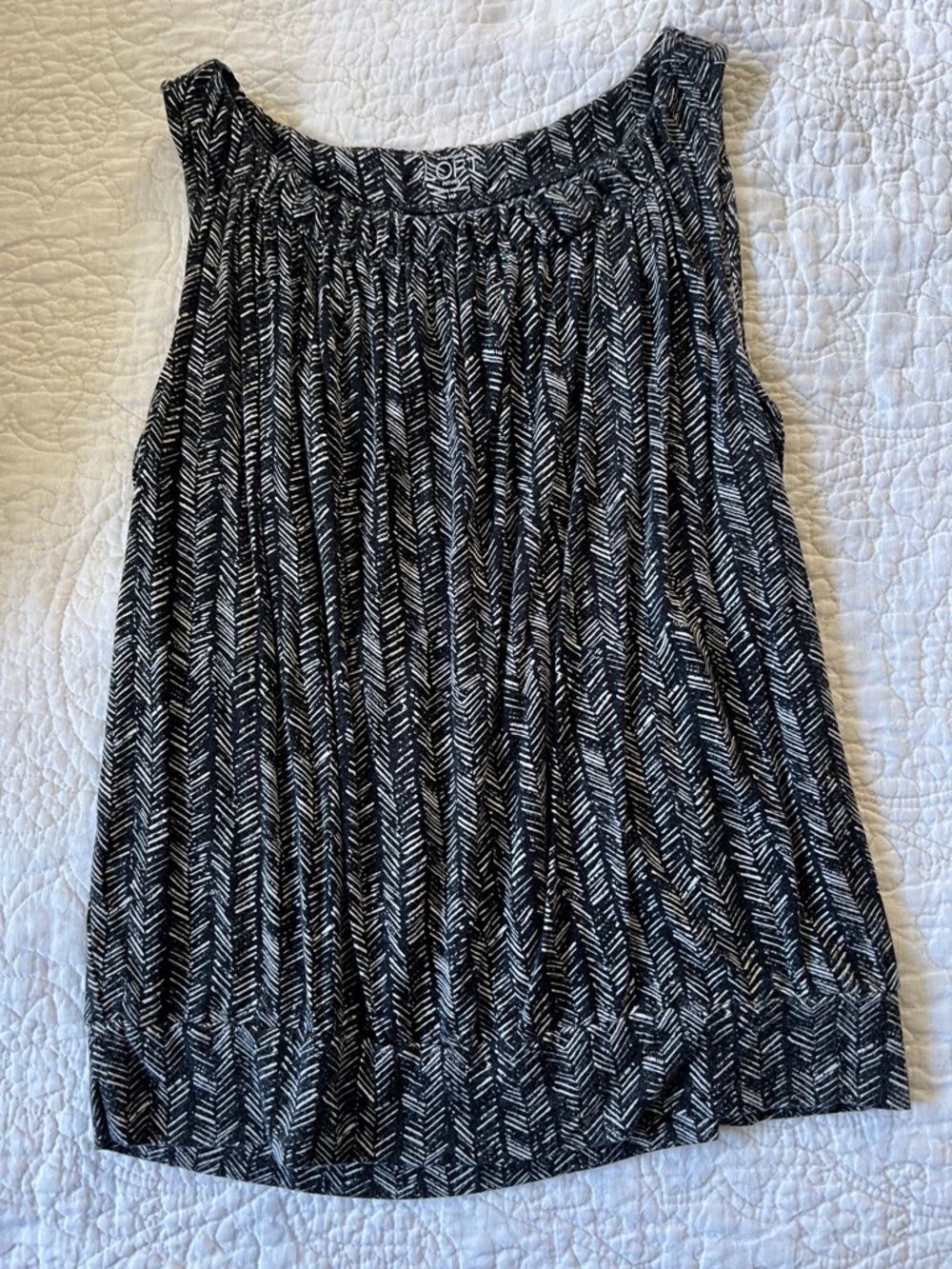 Loft Sleeveless Black & White Patterned Women’s Top